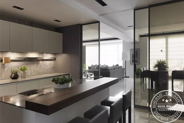 你喜歡這樣的現(xiàn)代簡(jiǎn)約風(fēng)格全屋定制案例分析嗎？