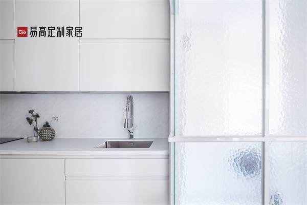 定制櫥柜和成品櫥柜哪個(gè)更有優(yōu)勢(shì)？