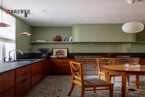 定制櫥柜和成品櫥柜哪個(gè)更有優(yōu)勢(shì)？