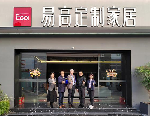 歡迎奧地利愛格市場(chǎng)總監(jiān)Georg Prager、愛格中國(guó)總經(jīng)理陳艷敏、上海惟嘉經(jīng)貿(mào)有限公司董事長(zhǎng)吳敏一行蒞臨易高家居參觀考察！